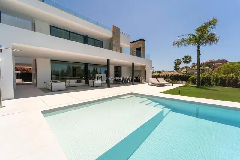 Villa de 5 Dormitorios en Nueva Andalucía