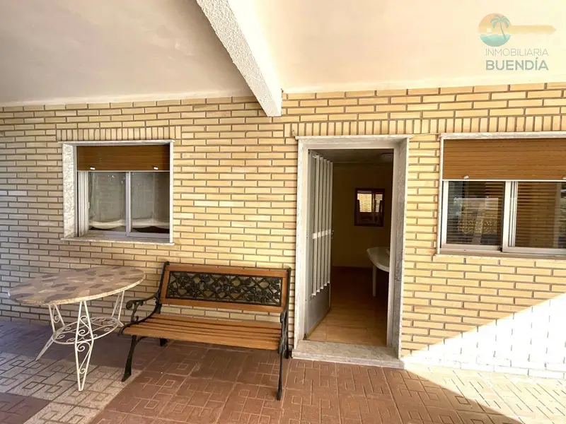 Chalet en Isla Plana con 4 Dormitorios y Apartamento
