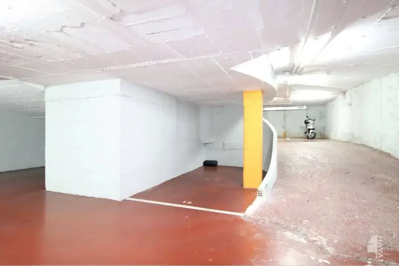 Garaje en venta en Barcelona con trastero