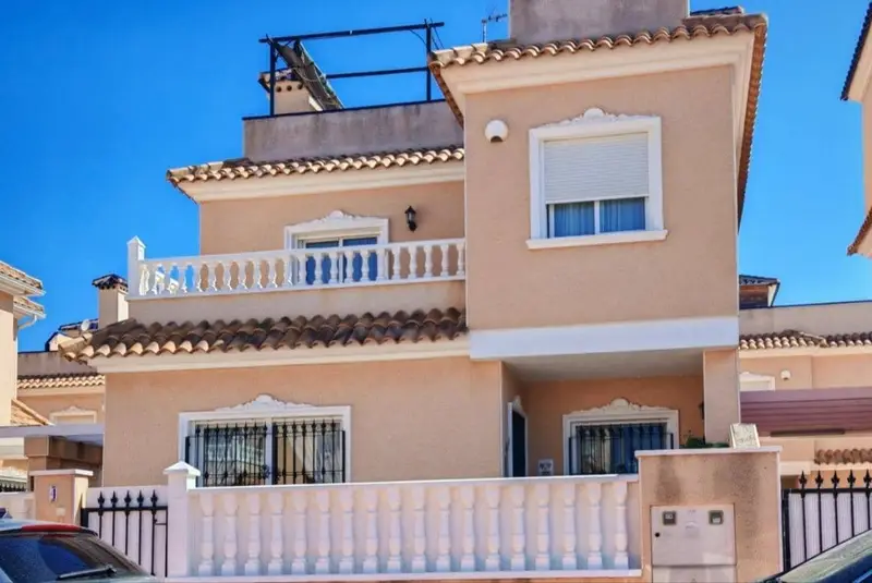 Villa en Los Alcázares con Piscina y Solarium