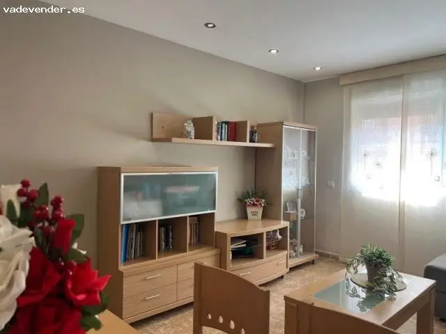 Amplio Piso Familiar en Alcanar con Terraza y Parking