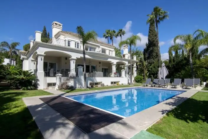 Villa de Lujo 5 Dormitorios Nueva Andalucía