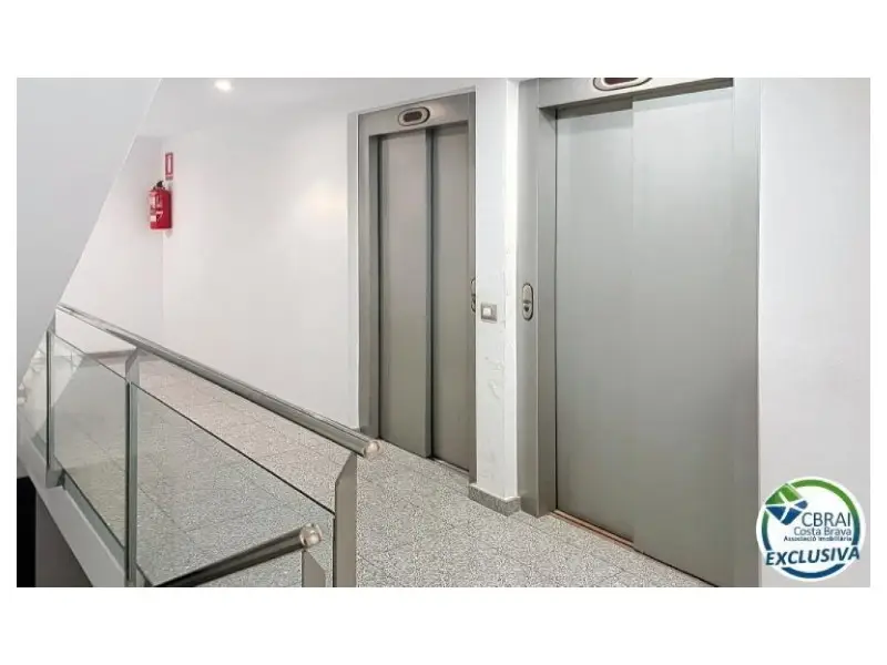 Venta Piso con Terraza en Roses - Cerca de la Playa