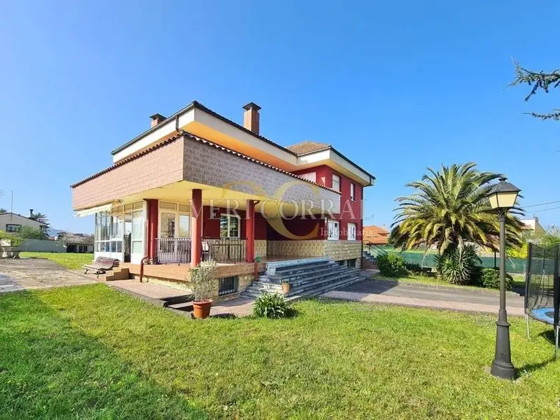 Chalet en Venta Colloto Asturias 4 Habitaciones Garaje Jardin