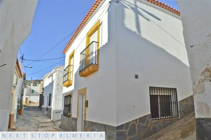 Casa de Pueblo 4 Dormitorios en Venta