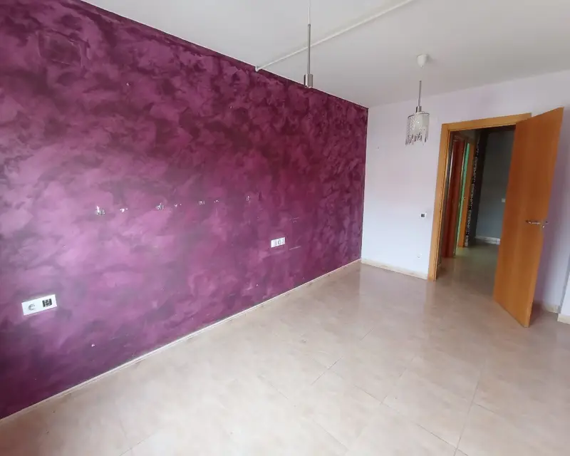 Garaje de 79m2 con 2 habitaciones en Odena