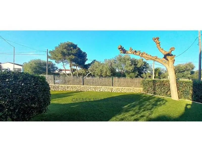 Chalet en venta en Menorca con 5 dormitorios y jardin