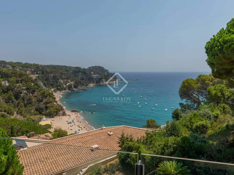 Chalet de Lujo en Tossa de Mar con Vistas al Mar y 5 Dormitorios