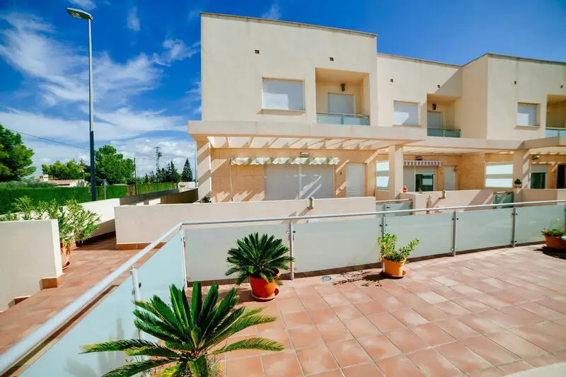 Villa 3 Dormitorios Los Montesinos Moderna Piscina Comunitaria