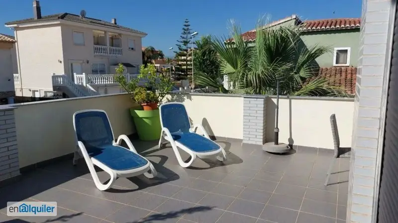Chalet Adosado en Platja de Oliva con Piscina