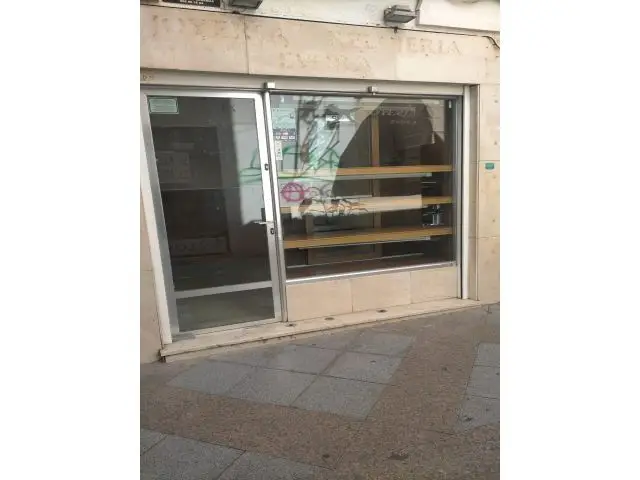 Local Comercial en Jerez Calle Évora 12m² + Almacén 30m²