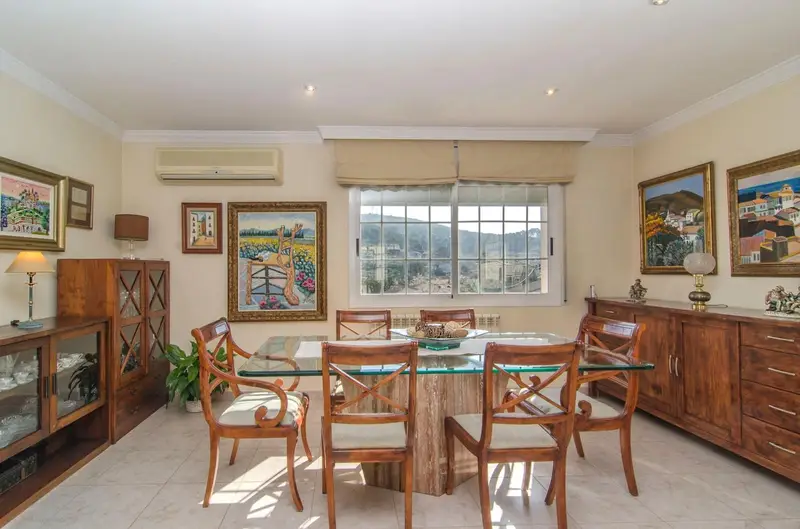 Chalet en Venta en Canyelles con Jardin y Piscina