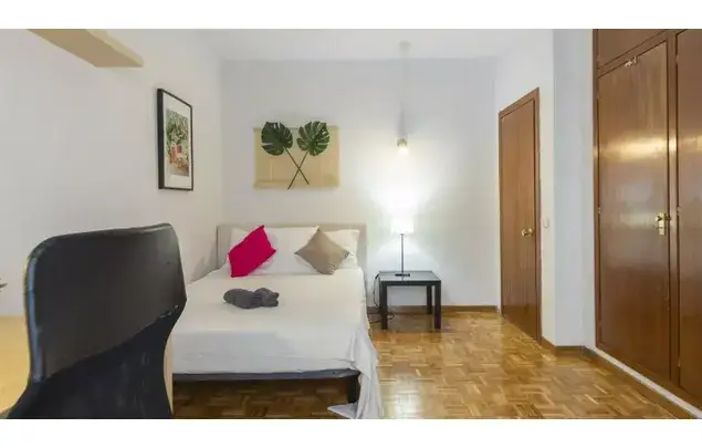 Alquiler Habitaci	ón 150m	² Badajoz Estancia Media Larga