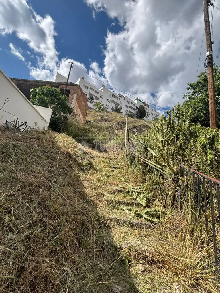 Terreno en Venta Cenes de la Vega Solar Urbano con Construccion