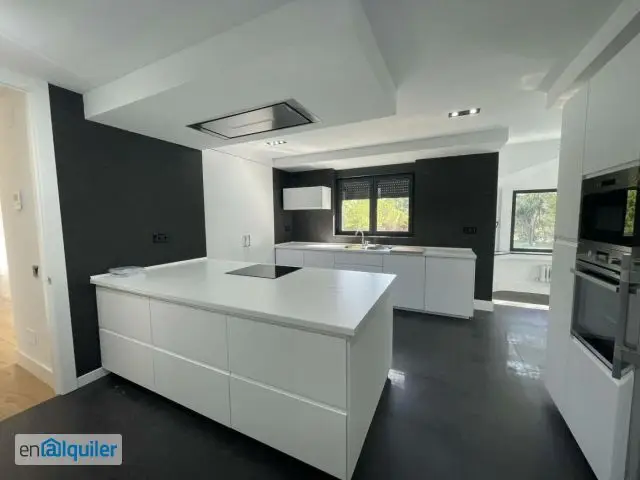 Chalet en Boadilla del Monte Las Lomas con Piscina y Jardin