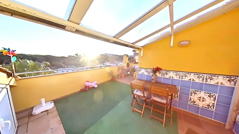 Dúplex en Venta con Terraza y Vistas al Mar