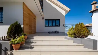 Casa en La Zubia 384m2 750m2 parcela Altos de la Zubia