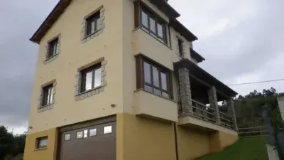 Chalet en Venta con Vistas al Mar en Negradas