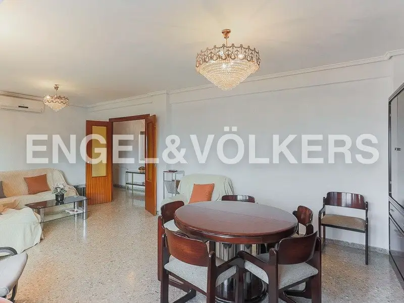 Apartamento en Venta en Requena 5 Dormitorios 2 Baños