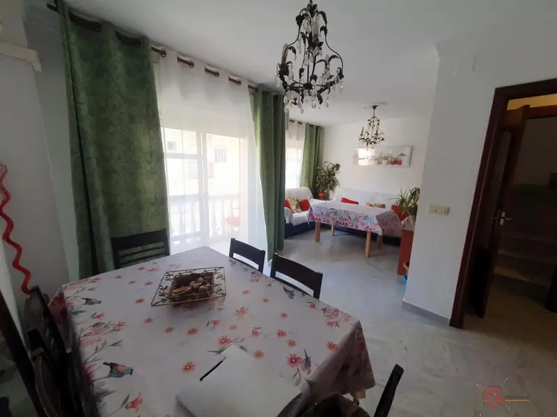Chalet en venta con apartamento independiente en Torrenueva Granada