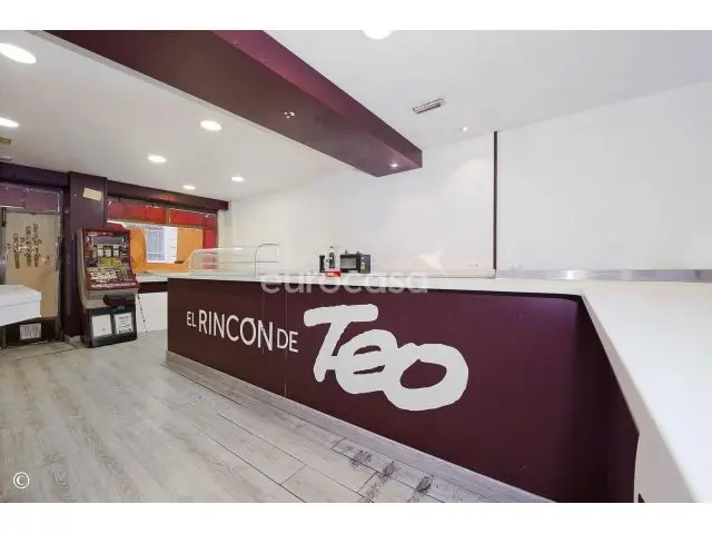 Local Comercial en Plaza Porticada Santander con Salida de Humos