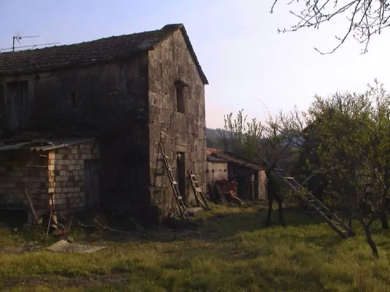 Casa de Piedra para Restaurar en Barro Noia