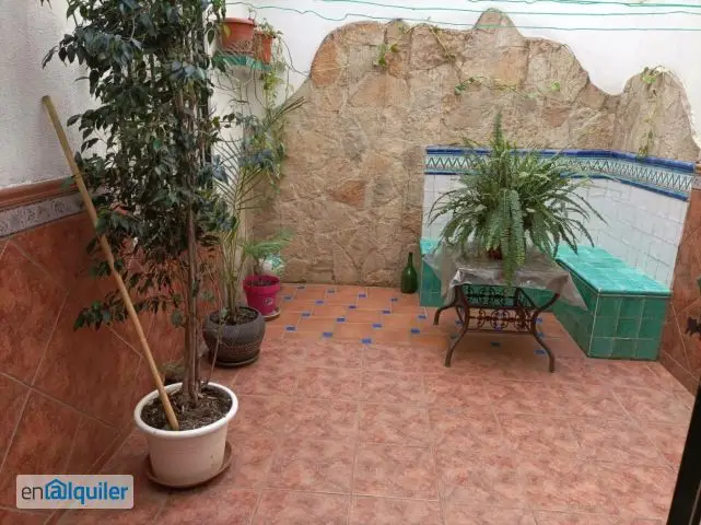 Amplia vivienda amueblada en zona Vistalegre