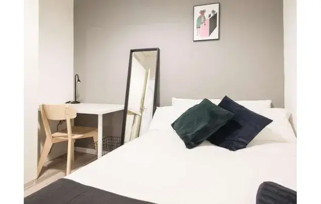 Rent a room of 180 m² in Madrid