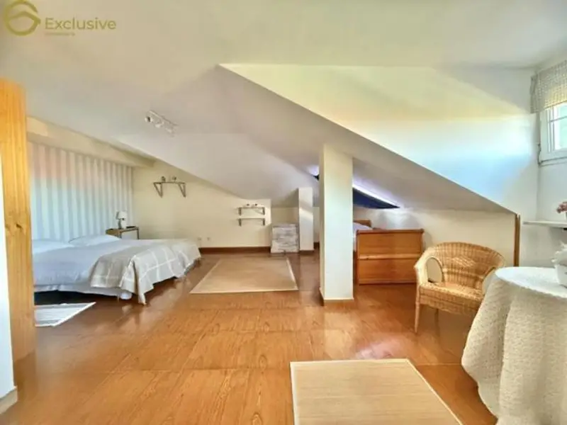 Chalet independiente en Avilés con dos viviendas, ideal familias e inversores