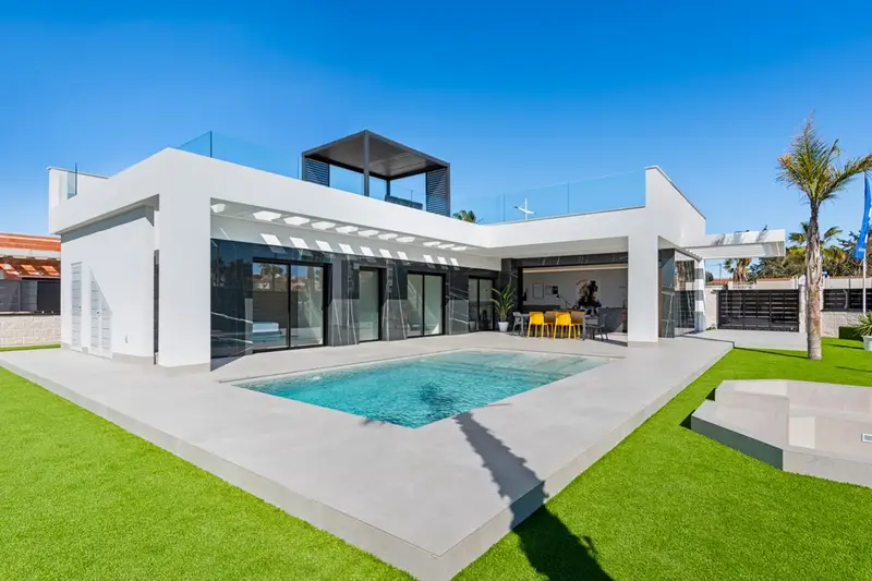 Villa en Algorfa con Piscina Opcional y Solarium