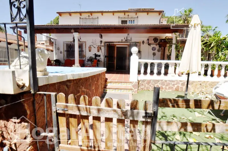 Chalet en Venta Museros Valencia con Piscina y Jardin