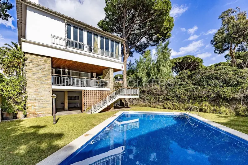 Chalet en venta Castelldefels 536m2 4 dormitorios piscina jardin