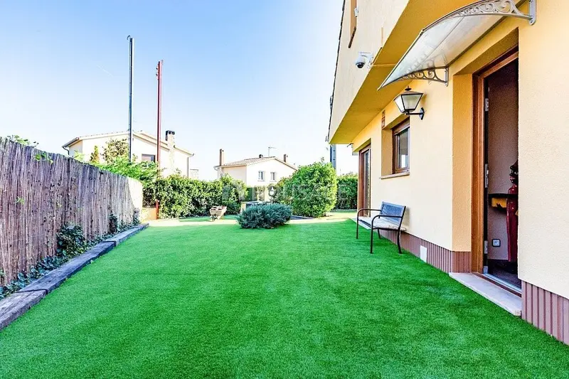 Villa en venta Sant Feliu de Codines con piscina y placas solares