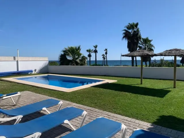 Casa Villa 3 Dormitorios Alquiler Estepona España