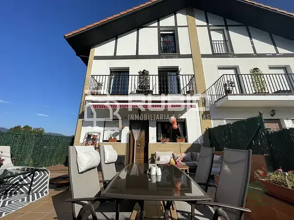 Chalet Adosado en Rasines con Vistas a la Montana