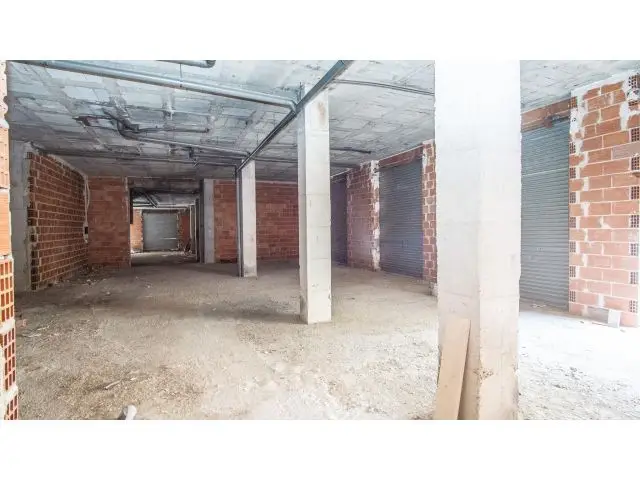 Local Comercial en Alquiler 284m² con Salida de Humos