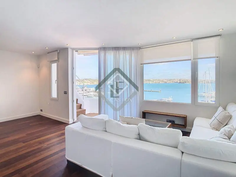 Apartamento Dúplex en Maó con Vistas al Puerto