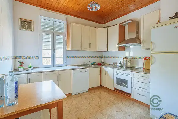 Casa Rural con 550m2 en Roupar Lugo Ideal para Turismo Rural
