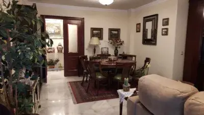 Venta de dos pisos unidos en Algeciras Centro 223m2