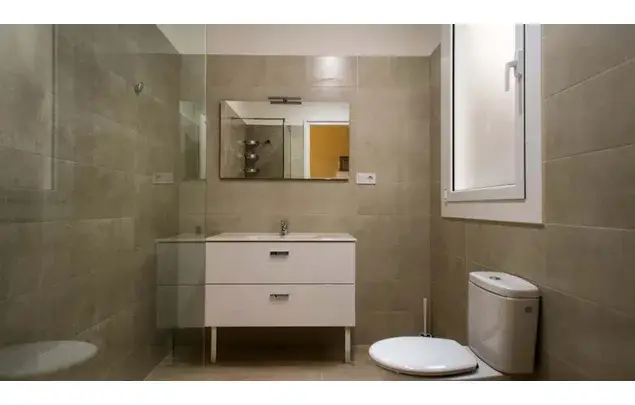 Habitaci
ón 128m
² Barcelona Estancia Media Larga
