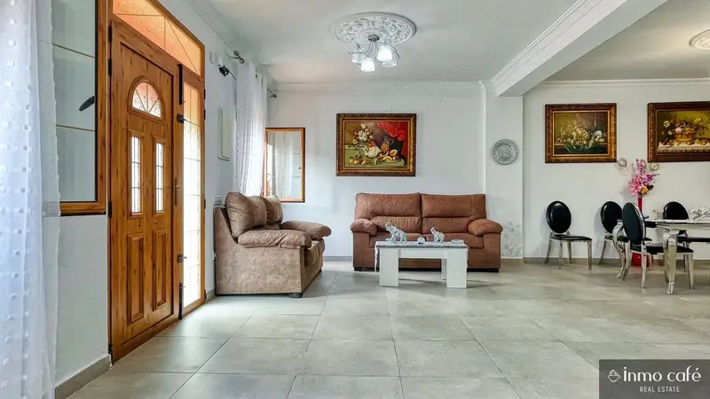 Casa en venta en Xativa con 3 terrazas y piscina