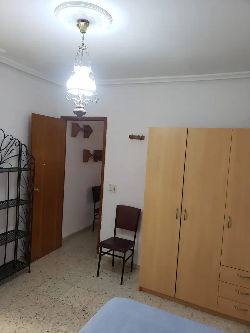 Apartamento en alquiler. Oportunidad única para estudiantes situado en una de las zonas mas icónicas de Cáceres. Cercana a líneas de autobús