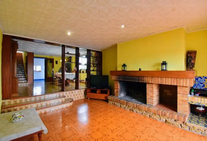 Villa de 4 Dormitorios en Venta Alginet