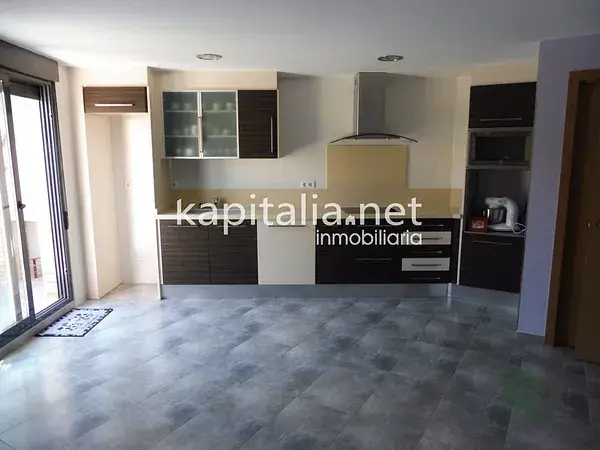 Chalet en L'Alcudia de Crespins con 3 plantas y gran capacidad