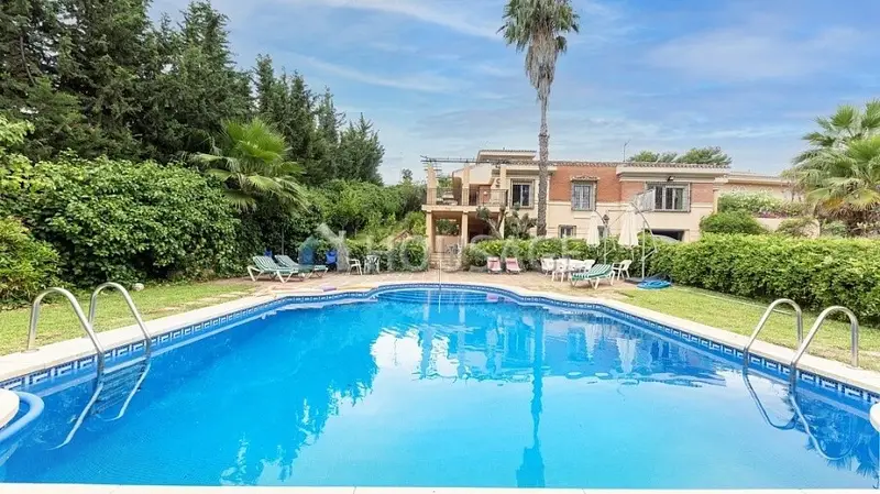 Villa de Lujo en Urbanizaci
 Privada con Vistas al Mar