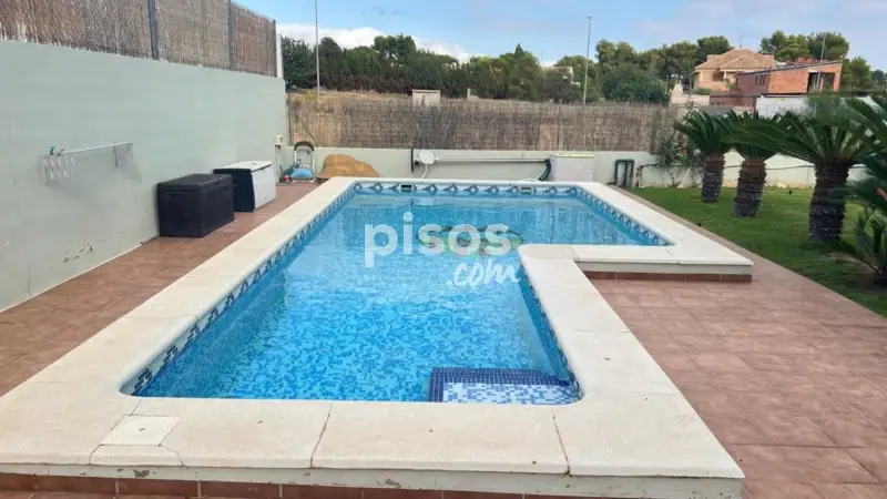 Chalet en venta en La Pobla de Vallbona 234m2