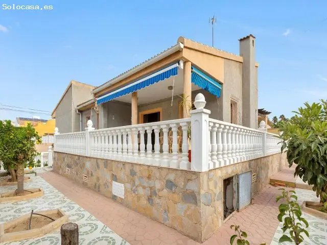 Chalet Independiente en Nueva Torrevieja 4 habitaciones 2 baños