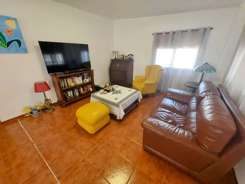 Chalet en Venta en Chiva Valencia 3 Dormitorios 2 Baños Piscina Jardín