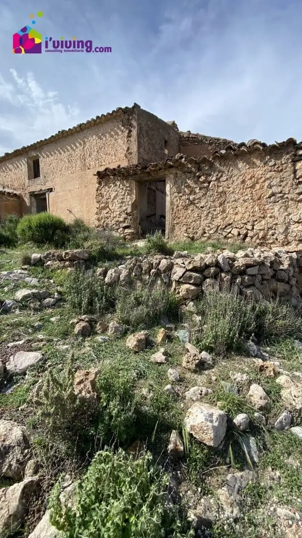 Cortijo con 94094m2 de terreno en Saliente Oria
