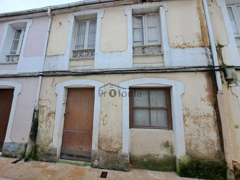 Casa en Betanzos para reformar con terraza y vistas al río